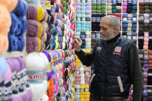 Bursa'da anneler askerlere bere ve atkı örmeye başladı, yün iplik satışları patladı