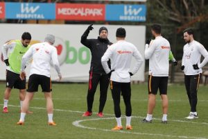 Galatasaray Akhisarspor mesaisine başladı