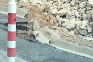 Antalya-Kumluca karayolu trafiğe kapandı