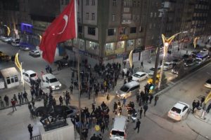 Hakkari'de halaylı Beşiktaş kutlaması