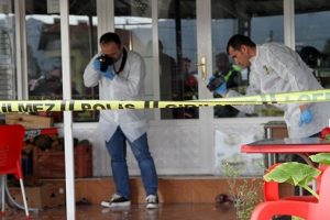 Tartıştığı gelinini öldürdü, oğlunu yaraladı