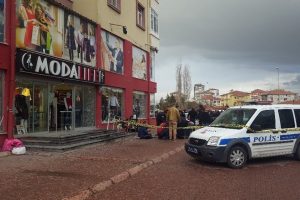 Bunalıma giren genç kız 13'üncü kattan atladı