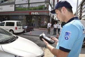 Belediyeye ait otoparkların 24 saati 1 lira olacak