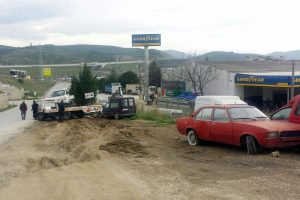 Bursa'da zabıtadan hurda araç temizliği