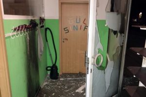 Almanya'da camiye molotoflu saldırı