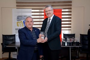 Bursa Karacabey'de pazarcılara plaket