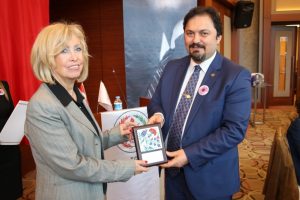 Bursa Barosu'nun ''Güçlü Kadınlar Başarı Ödülü'' Prof. Aytaç'ın oldu