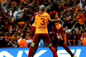 Galatasaray'da kriz son anda önlendi!
