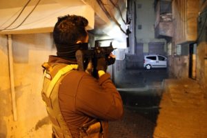 Yüzlerce polisle asayiş uygulaması