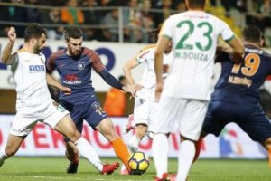 Alanyaspor, Başakşehir'i farklı geçti