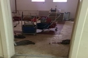 Okulda skandal görüntüler! Yüzlerce öğrenci eğitim görüyor