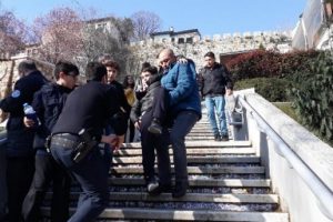 Bursa'da yürüyen merdiven ters yöne hareket etti: 7'si öğrenci 8 yaralı