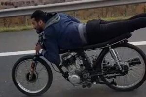 Motosiklet üzerinde ölümüne yolculuk