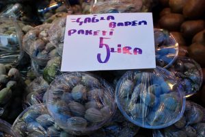 Bursa'da çağla gramla satılıyor