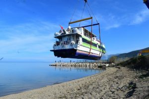 Akşemsettin Gemisi Bursa İznik Gölü'nden çıkartıldı