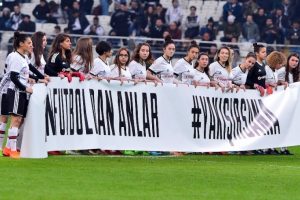 Beşiktaş Kadın Futbol Takımı'na sevgi seli