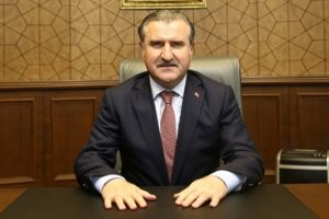 Bakan Bak'tan Eda Tuğsuz'a tebrik