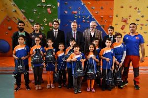 Bursa'da milli takıma seçilen minik sporcular ödüllendirildi