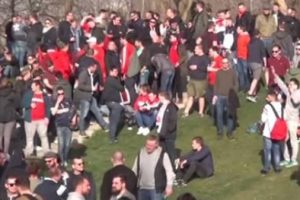 Yüzlerce Bayern Münih taraftarı Taksim'de toplandı