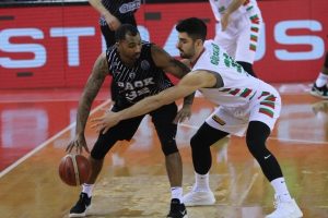 Karşıyaka Avrupa'da çeyrek finalde