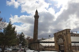 Anadolunun eğri minareleri sırrını koruyor