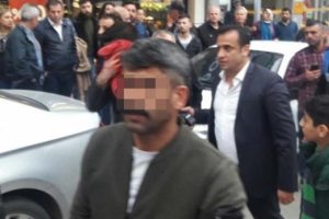 Vatandaşlar yakaladı! Polis ellerinden zor aldı