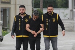 Adana'da kadınların cep telefonlarını çalan şüpheli yakalandı