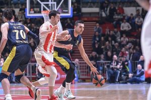 Fenerbahçe ilk 3'ü garantiledi