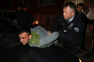 Film sahnelerini aratmayan araç kovalaması