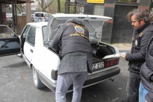 Okul önünde polisten sıkı denetim