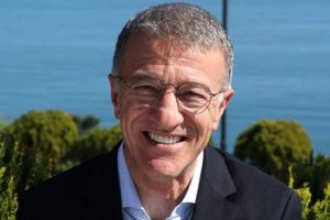 Trabzonspor Başkanı 2 futbolcunun biletini kesti