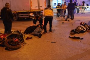 Motosikletle deneme sürüşü 2 can aldı
