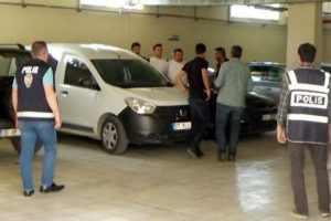 Çifte cinayetin şüphelisi baba ve oğlu adliyede