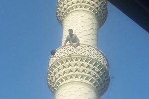 Bursa'da pompalı tüfekle minareye çıktı, ateş açtı