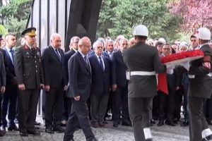 Turgut Özal mezarı başında anılıyor