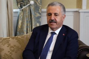 Bakan Arslan'dan İzmir'e yeni havalimanı müjdesi
