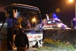 Yolcu otobüsü şarampole düştü: 18 yaralı