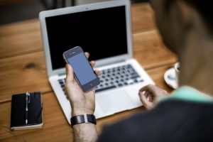 Öğrencilerden mobil uygulamayla kişiye özel ayakkabı tabanlığı