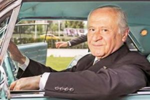 MHP lideri Devlet Bahçeli 11. antika arabasını aldı