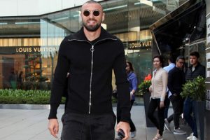 Burak Yılmaz'dan mütevazı hareket