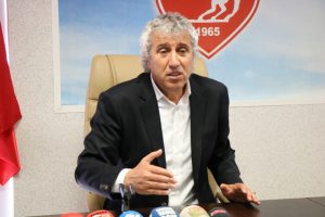 Özür dileyerek istifa etti