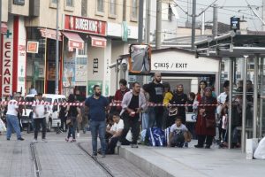 Şüpheli paketten yeni ayakkabının çöpleri çıktı