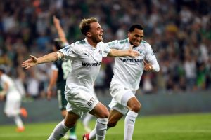 Bursaspor'un genç stoperi Ersoy: ''İki maç kazansaydık Avrupa'ya gidebilirdik''