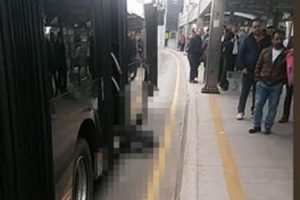 Metrobüs yolunda feci olay!