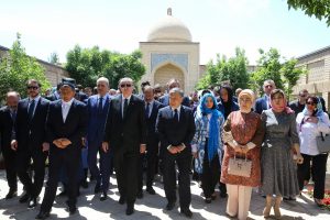 Erdoğan, Nakşibendi Hazretlerinin türbesini ziyaret etti