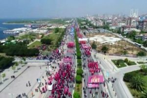 Miting alanına yürüyen kalabalık havadan görüntülendi