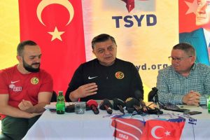 Yılmaz Vural taraftarı övdü