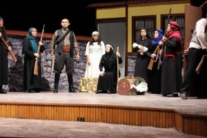 Bursa Meslek Tiyatroları Festivali'nde prömiyer coşkusu