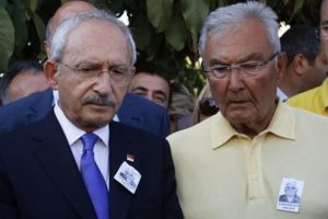 Kılıçdaroğlu Deniz Baykal'ı ziyaret etti
