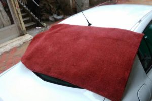 Dolu yağdı! Araçların camları patladı